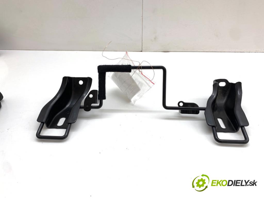 LEXUS NX SUV 2024 179 kW 350h (AAZH20) 2487 uchycení ISOFIX levý