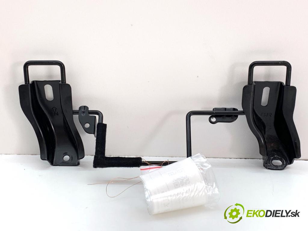 LEXUS NX SUV 2024 179 kW 350h (AAZH20) 2487 uchycení ISOFIX pravý