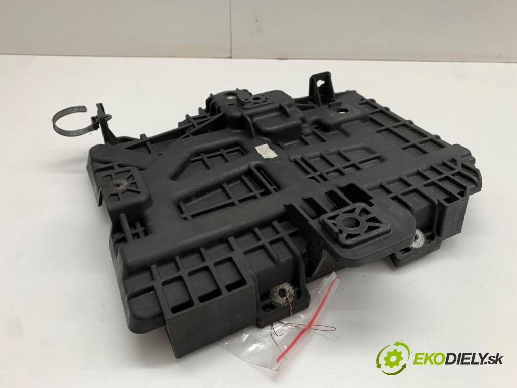 HYUNDAI i30 liftback 2020 74 kW 1.4 MPI 1368 obal akumulátora 37150-G4000