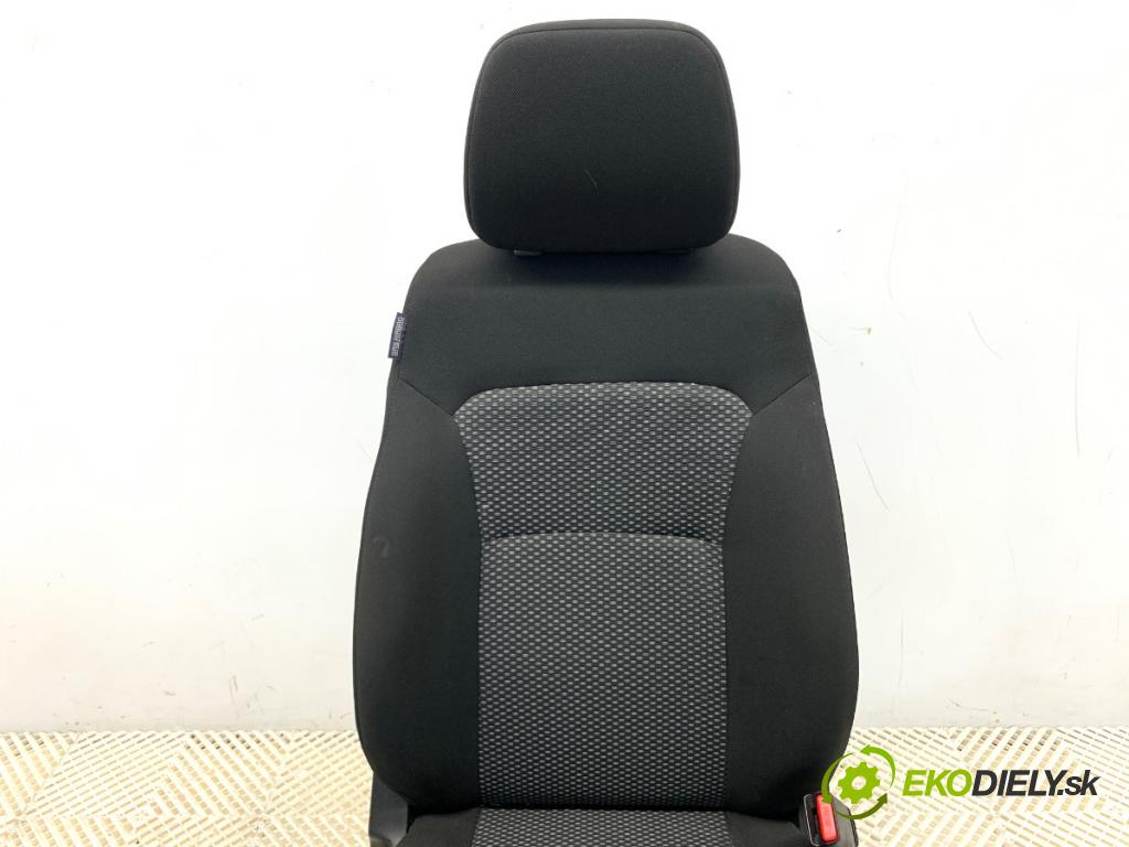 SUZUKI VITARA SUV 2021 95 kW 1.4 Hybrid (Mild Hybrid) 1373 Sedadlo pravy predný