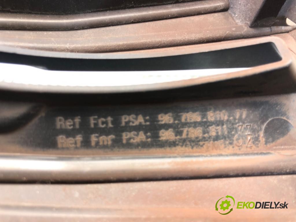 PEUGEOT 2008 I SUV 2018 60 kW 1.2 VTi 1199 puklice 1 SZT. 16
