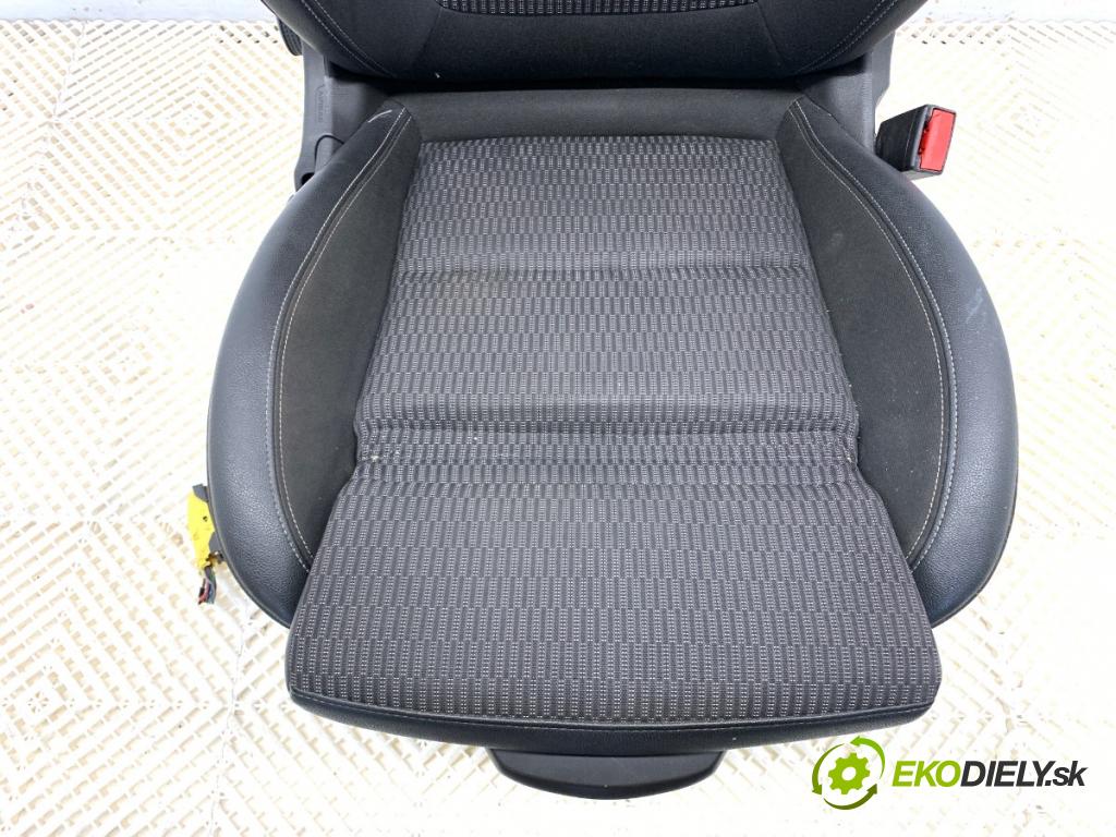 OPEL INSIGNIA B liftback 2018 147 kW 1.6 Turbo (68) 1598 sedadlo pravý přední část