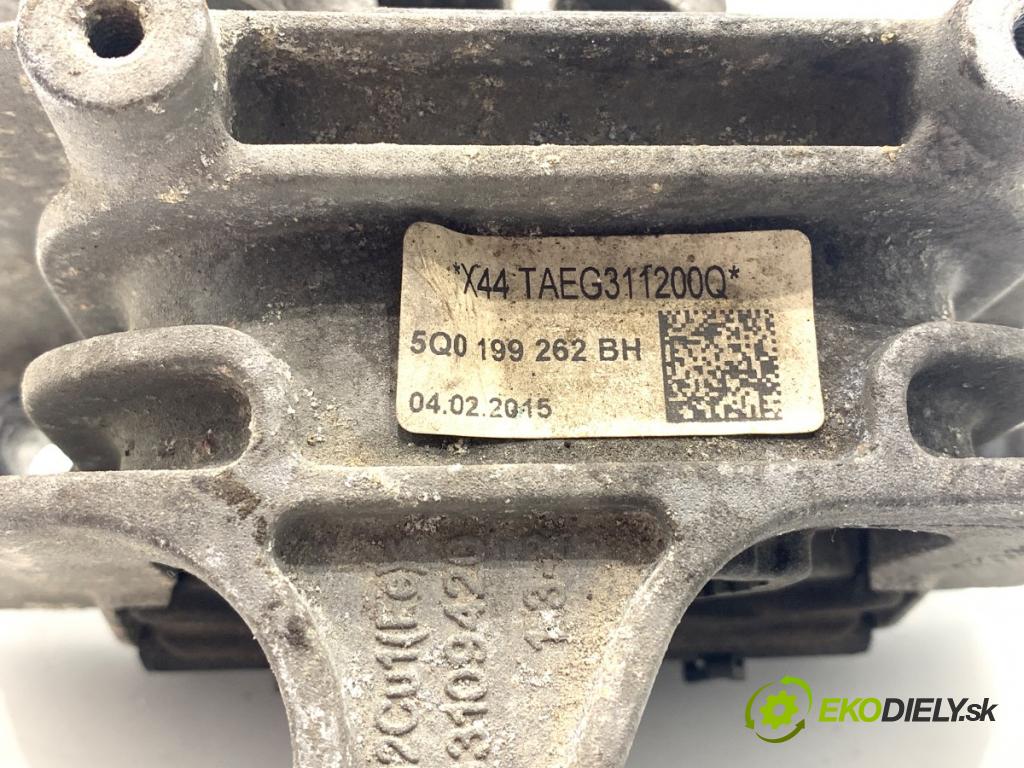 VW GOLF VII Kombi 2015 77 kW 1.6 TDI 1598 AirBag motora pravý 5Q0199262BH