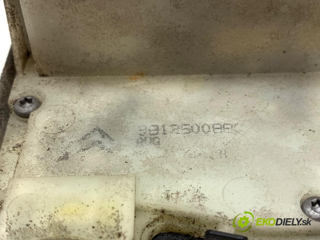PEUGEOT 208 I liftback 2016 81 kW 1.2 THP 110 1199 zámok dveře levý přední část 9812500880