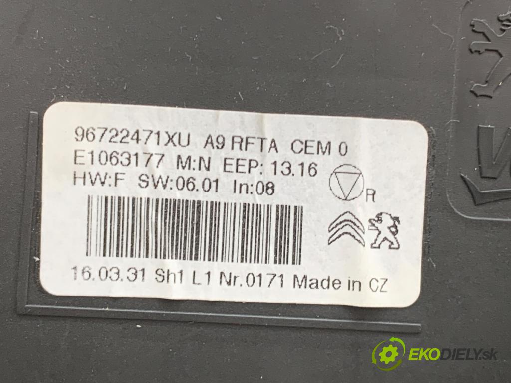 PEUGEOT 208 I liftback 2016 81 kW 1.2 THP 110 1199 Panel ovládaní topení 96722471XU (Páčky pod volantem)