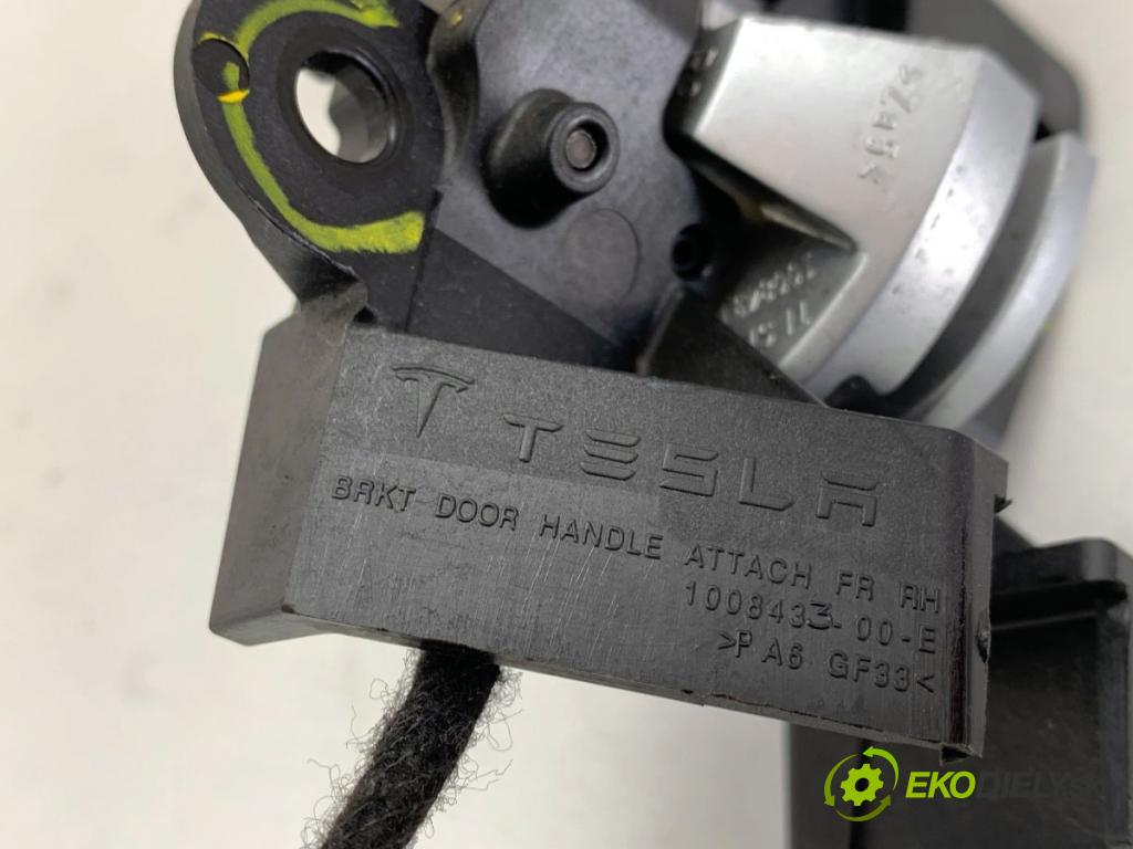 TESLA MODEL S liftback 2016 310 kW 85D AWD Kľučka vnútorná pravy predný 1008433-00-E