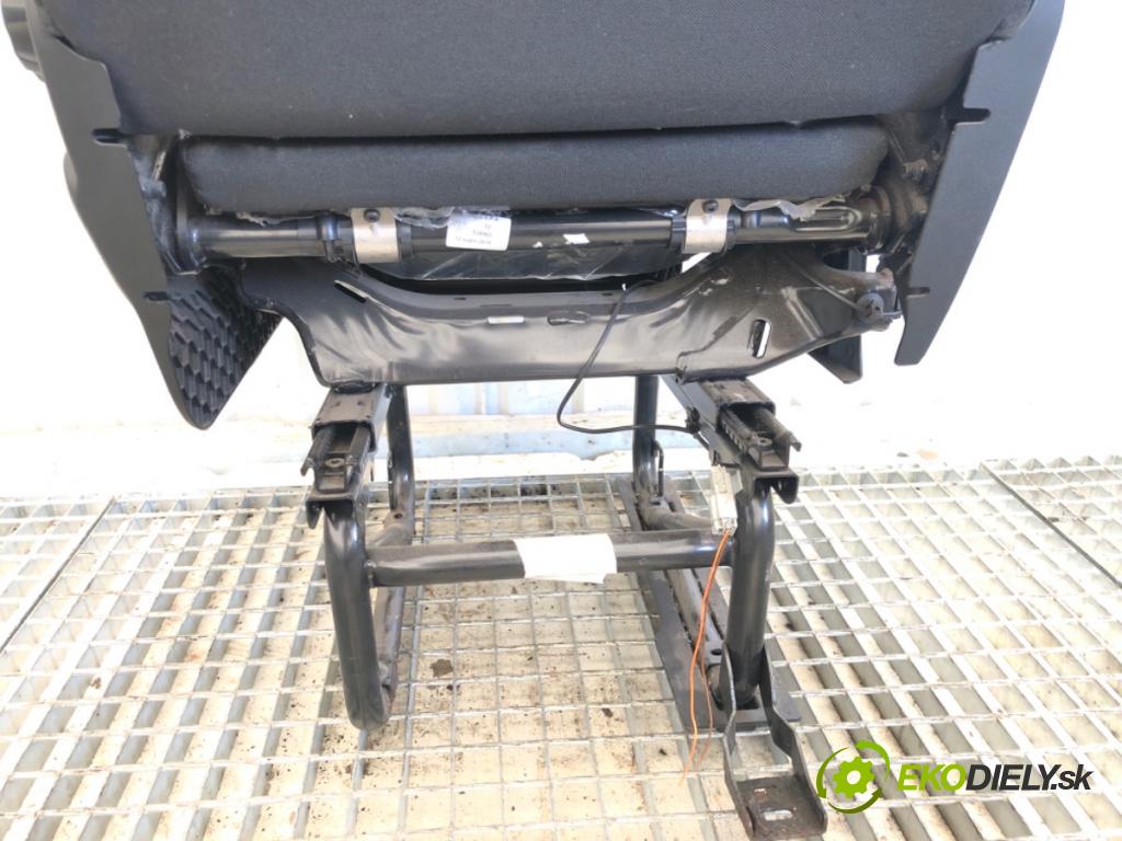 IVECO DAILY VI Skrzynia 2018 100 kW 33S14, 35S14, 35C14 2287 sedadlo levý přední část