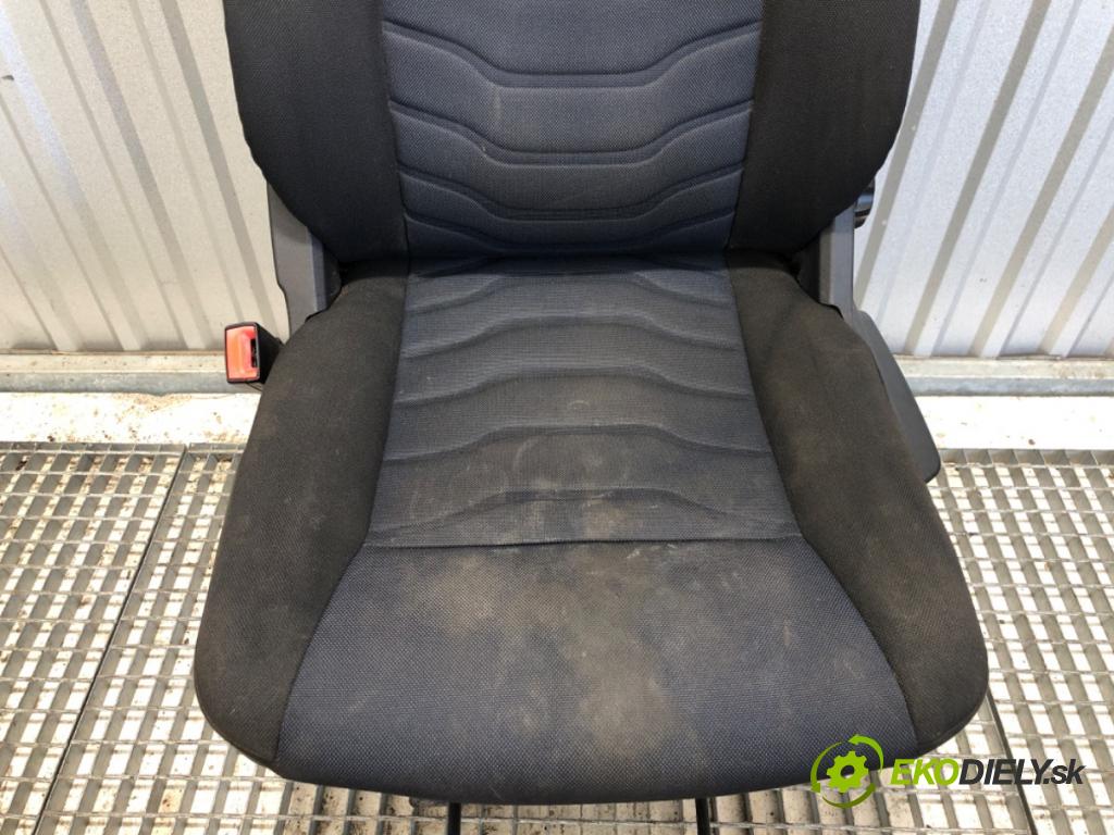 IVECO DAILY VI Skrzynia 2018 100 kW 33S14, 35S14, 35C14 2287 sedadlo levý přední část