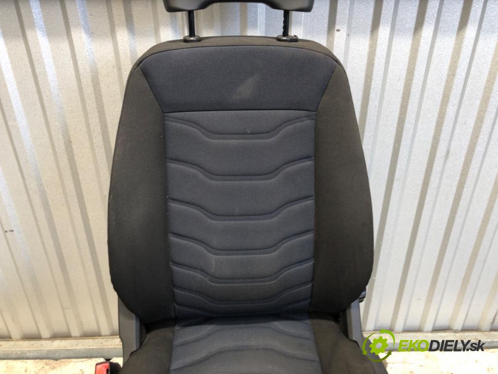 IVECO DAILY VI Skrzynia 2018 100 kW 33S14, 35S14, 35C14 2287 sedadlo levý přední část
