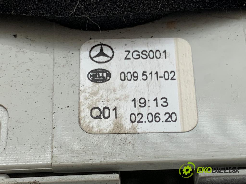 MERCEDES-BENZ SPRINTER 3,5-t Tourer Bus Autobus 2020 140 kW 319 CDI (907.733, 907.735) 2987 světlo brzdových světel