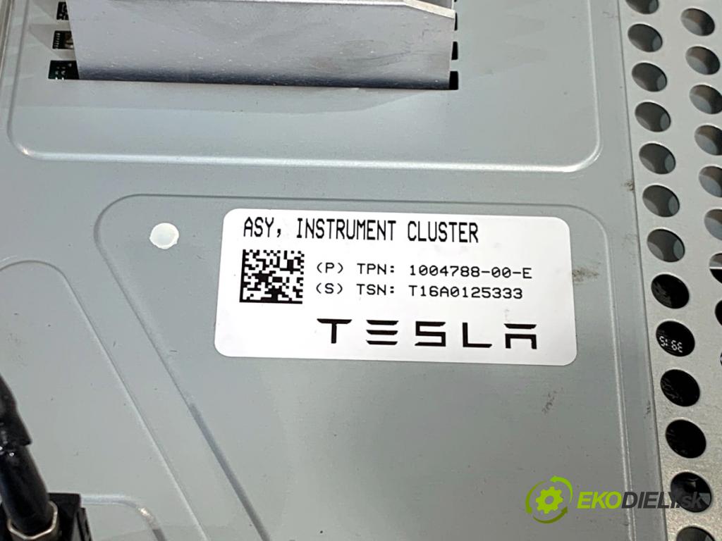 TESLA MODEL S liftback 2016 310 kW 85D AWD  Dislpej 1004788-00-E (Prístrojová doska)