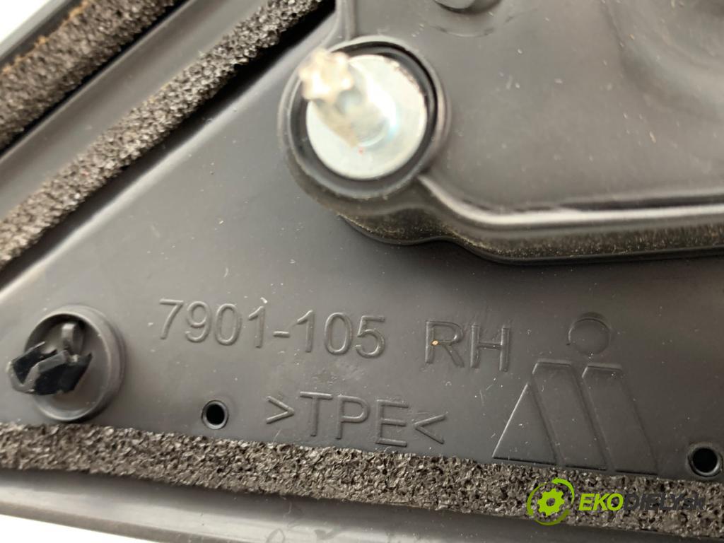 SUZUKI VITARA SUV 2021 95 kW 1.4 Hybrid (Mild Hybrid) 1373 zpětné zrcátko pravý