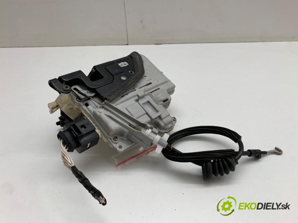 VW PASSAT B7 sedan 2013 103 kW 2.0 TDI 1968 zámok dveře levý přední část 3C1837015A