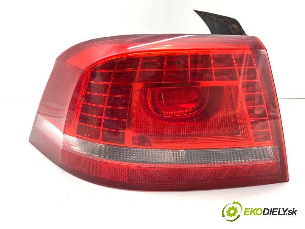 VW PASSAT B7 sedan 2013 103 kW 2.0 TDI 1968 světlo levý zadní část 