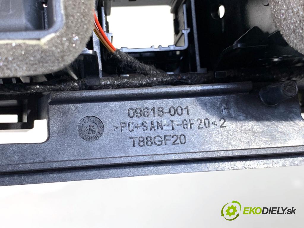 AUDI A5 F5 liftback 2020 140 kW 40 TDI 1968 mří topení přední část 8W1820901B