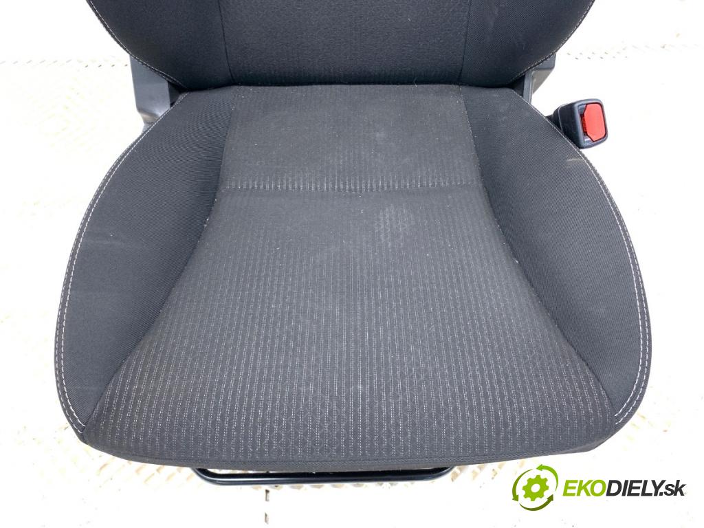 SUZUKI SX4 liftback 2019 103 kW 1.4 T (AKK 414) 1373 Sedadlo pravy predný