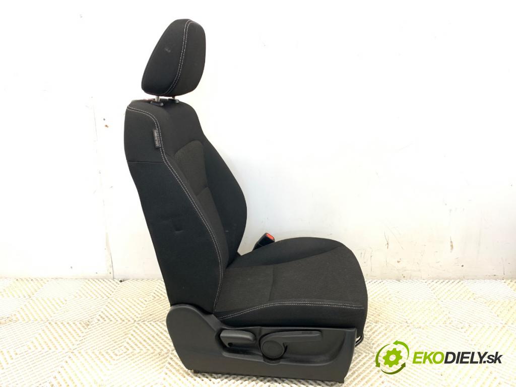 SUZUKI SX4 liftback 2019 103 kW 1.4 T (AKK 414) 1373 Sedadlo pravy predný