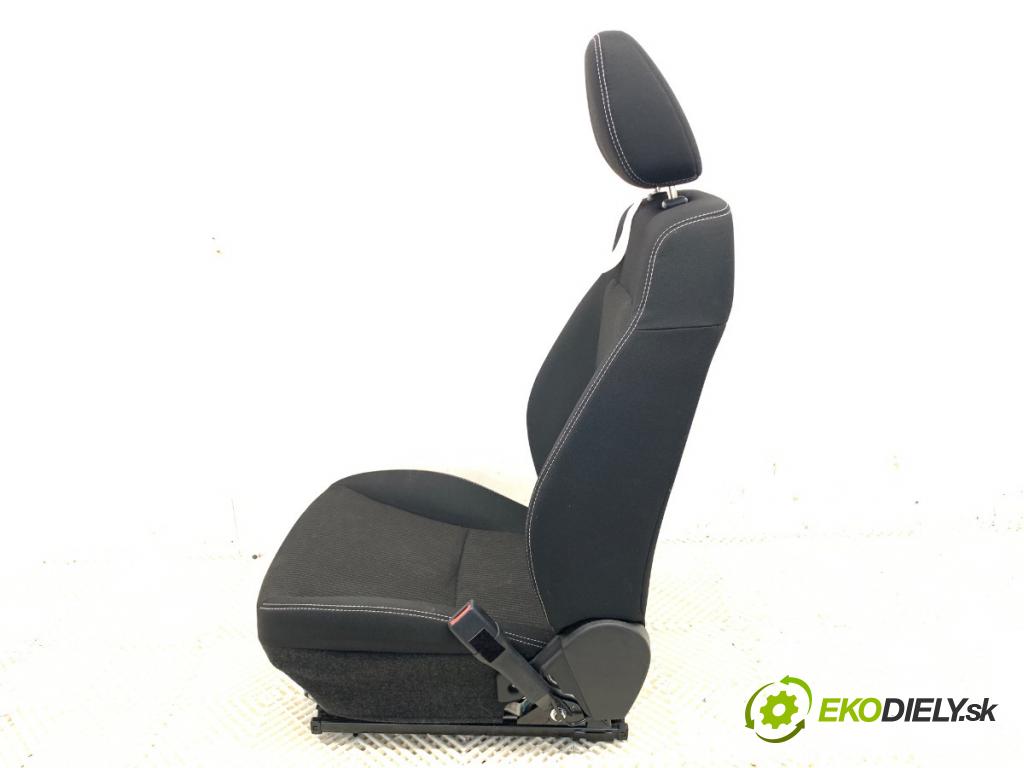 SUZUKI SX4 liftback 2019 103 kW 1.4 T (AKK 414) 1373 Sedadlo pravy predný