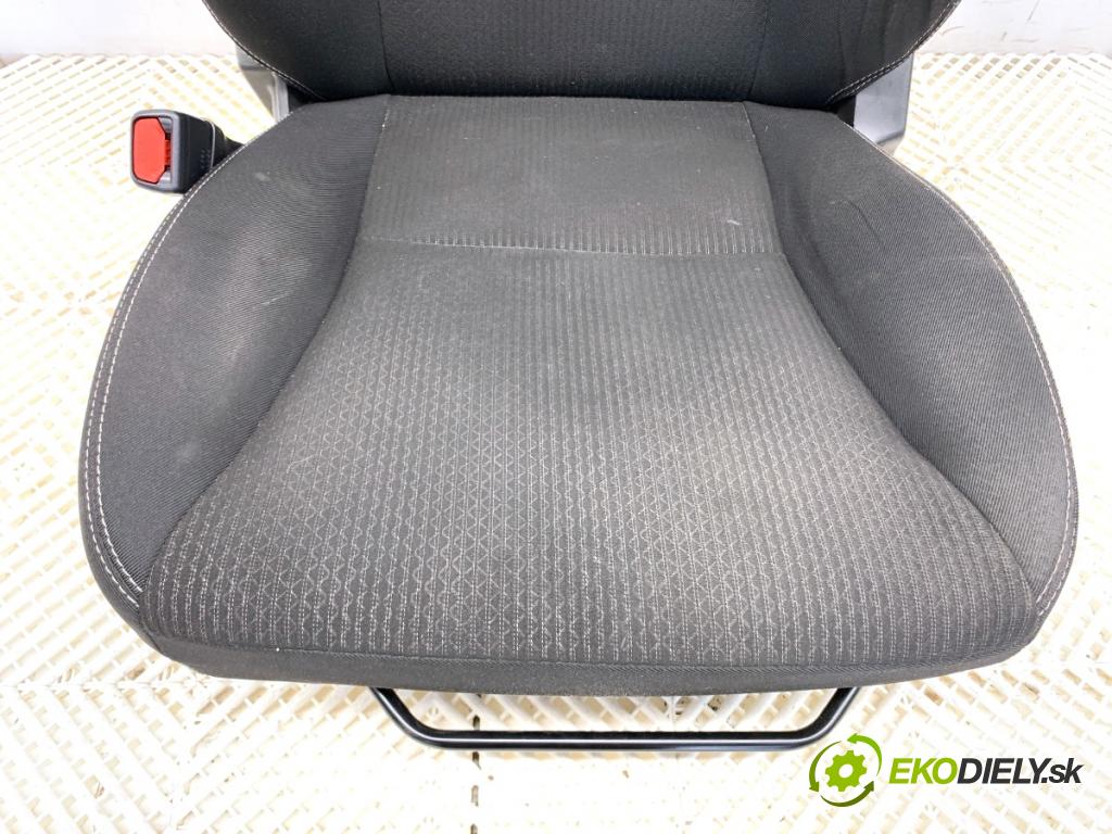 SUZUKI SX4 liftback 2019 103 kW 1.4 T (AKK 414) 1373 Sedadlo ľavy predný