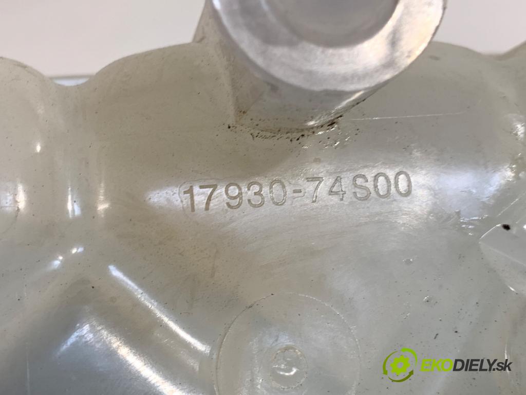SUZUKI VITARA SUV 2021 95 kW 1.4 Hybrid (Mild Hybrid) 1373 nádržka vyrovnávací kapaliny chadicího 17930-74S00