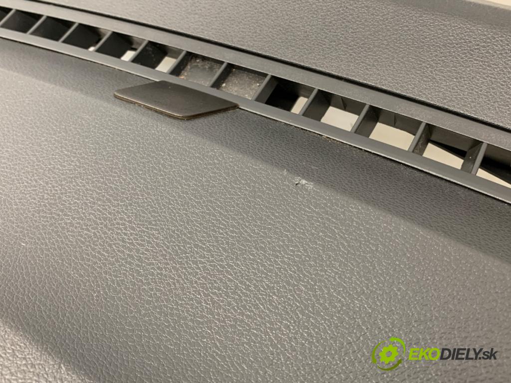 SKODA FABIA III Kombi 2017 77 kW 1.4 TDI 1422 Palubná doska VANKÚŠ: spolujazdca