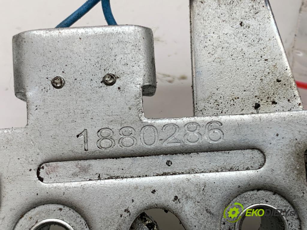 SCANIA L,P,G,R,S - series Ciągnik siodłowy 2018 331 kW S450 331 kW [450 KM] olej napędowy 2016 - 2022 12742 zámok odkládací skříňka pravý 1880286