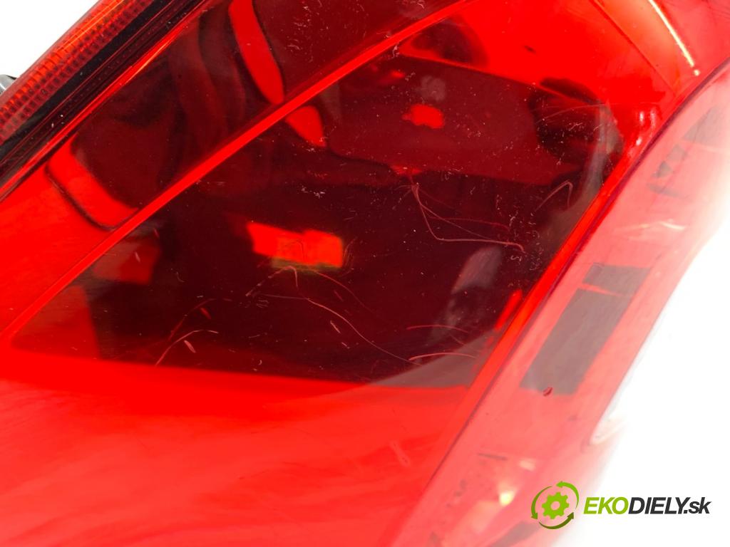 SUZUKI SX4 liftback 2019 103 kW 1.4 T (AKK 414) 1373 světlo pravý zadní část