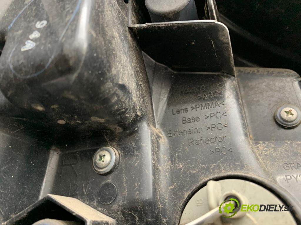 SUZUKI SX4 liftback 2019 103 kW 1.4 T (AKK 414) 1373 světlo pravý zadní část