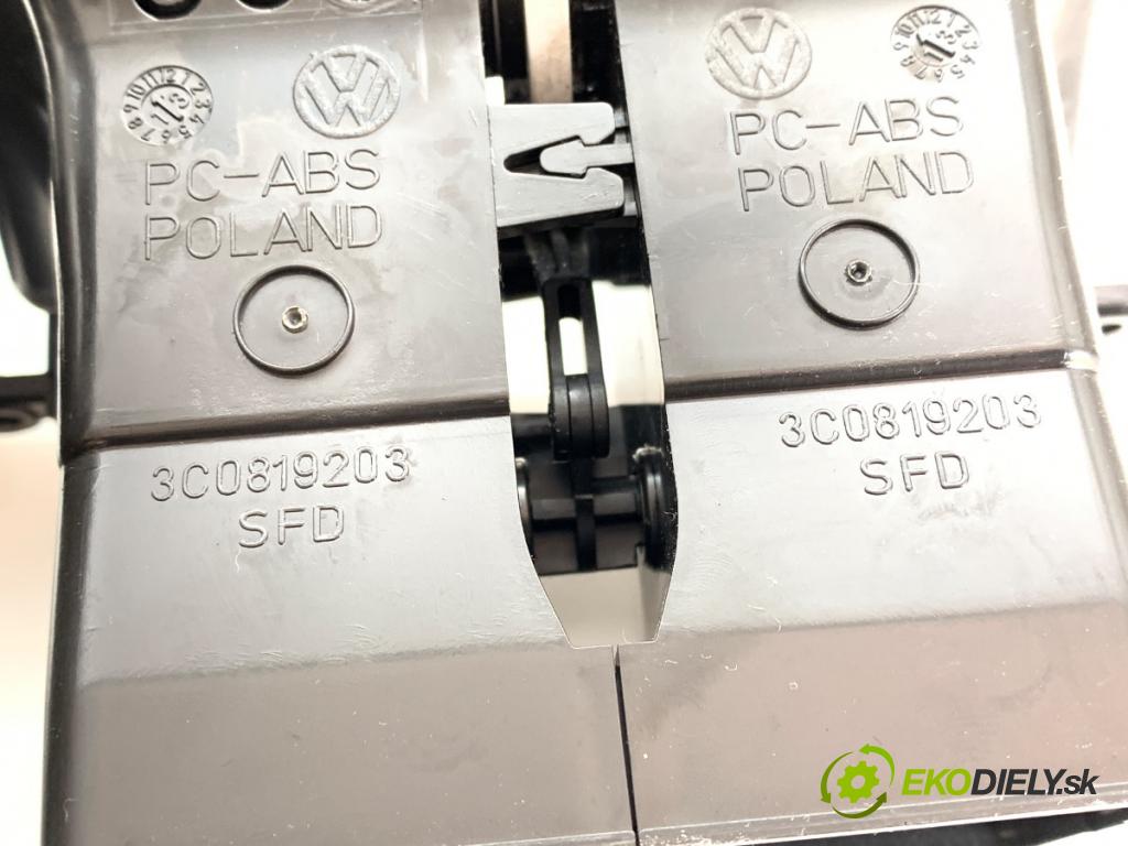VW PASSAT B7 sedan 2013 103 kW 2.0 TDI 1968 mří topení zadní část 3AA819203