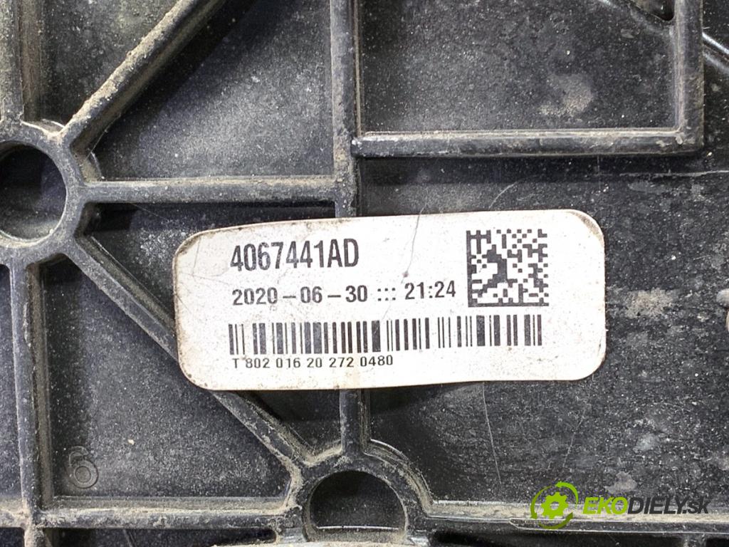 AUDI A5 F5 liftback 2020 140 kW 40 TDI 1968 nádržka SCR 8W0131878BN 4M0907355D