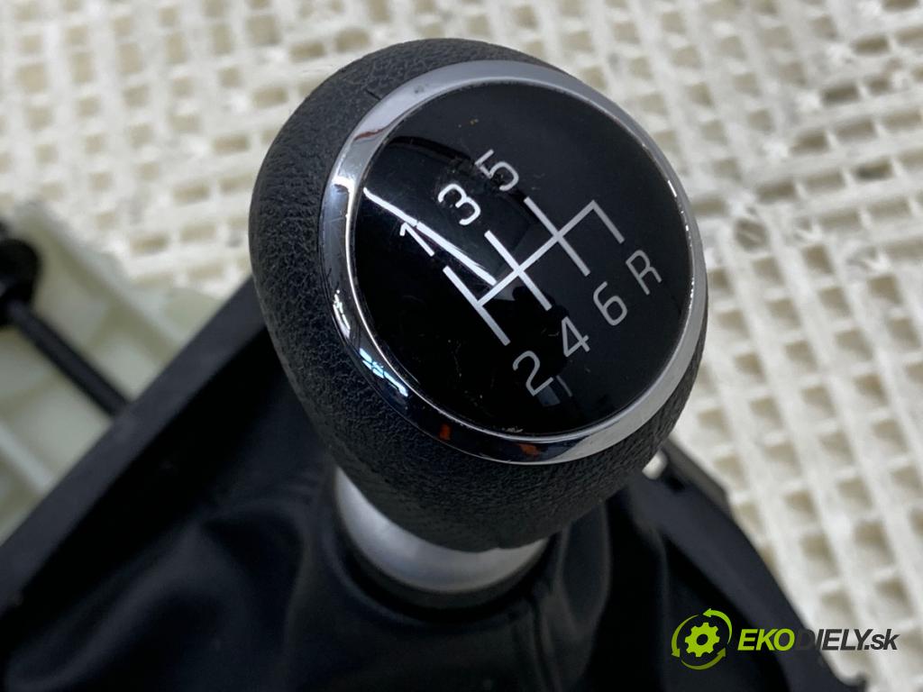 SUZUKI VITARA SUV 2021 95 kW 1.4 Hybrid (Mild Hybrid) 1373 Kulisa  (Rýchlostná páka (kulisa))