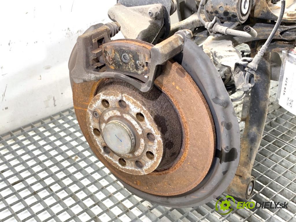VW PASSAT B7 sedan 2013 103 kW 2.0 TDI 1968 Výstuha zad