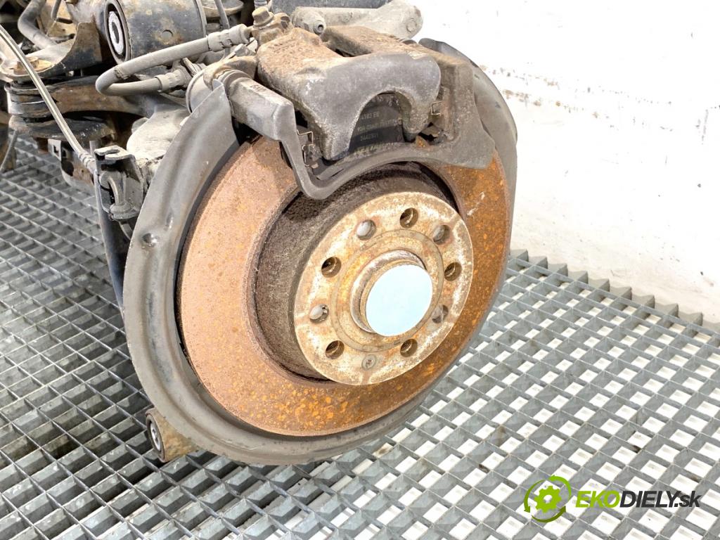 VW PASSAT B7 sedan 2013 103 kW 2.0 TDI 1968 Výstuha zad
