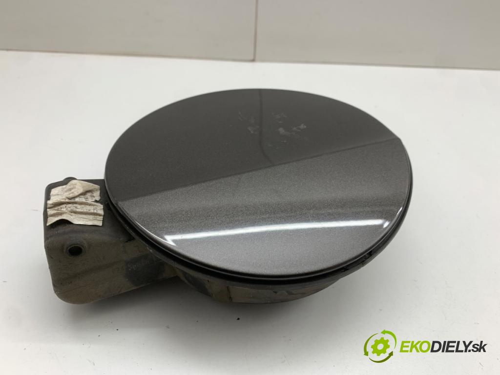 VW PASSAT B7 sedan 2013 103 kW 2.0 TDI 1968 Dvierka nádrže paliva  (Kľučka dverí ostatné)