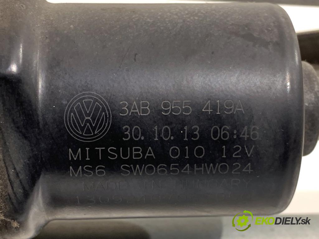 VW PASSAT B7 sedan 2013 103 kW 2.0 TDI 1968 mechanismus stěračů přední část 3AB955023A (Motorek stěračů přední)