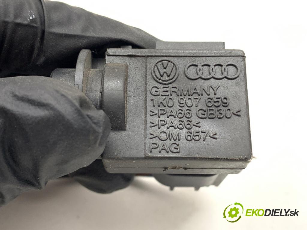 VW PASSAT B7 sedan 2013 103 kW 2.0 TDI 1968 snímač KVALITNÍ: vzduchu 1K0907659