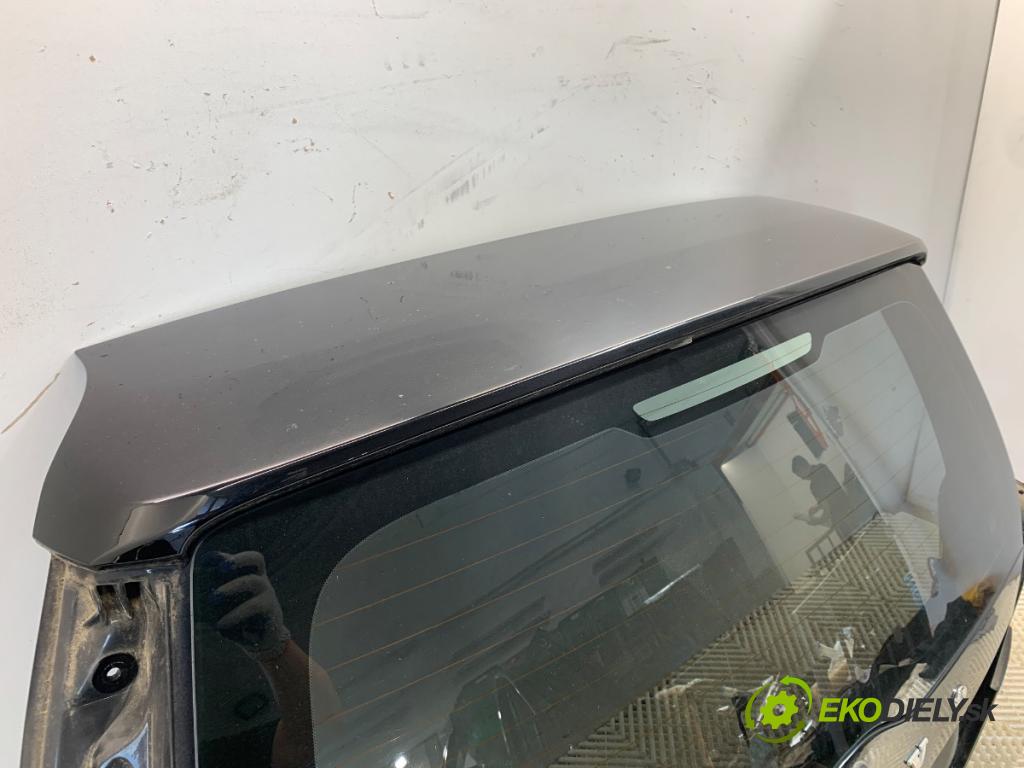 VOLVO V70 III Kombi 2010 170 kW 2.5 T 2521 kapota zad 019