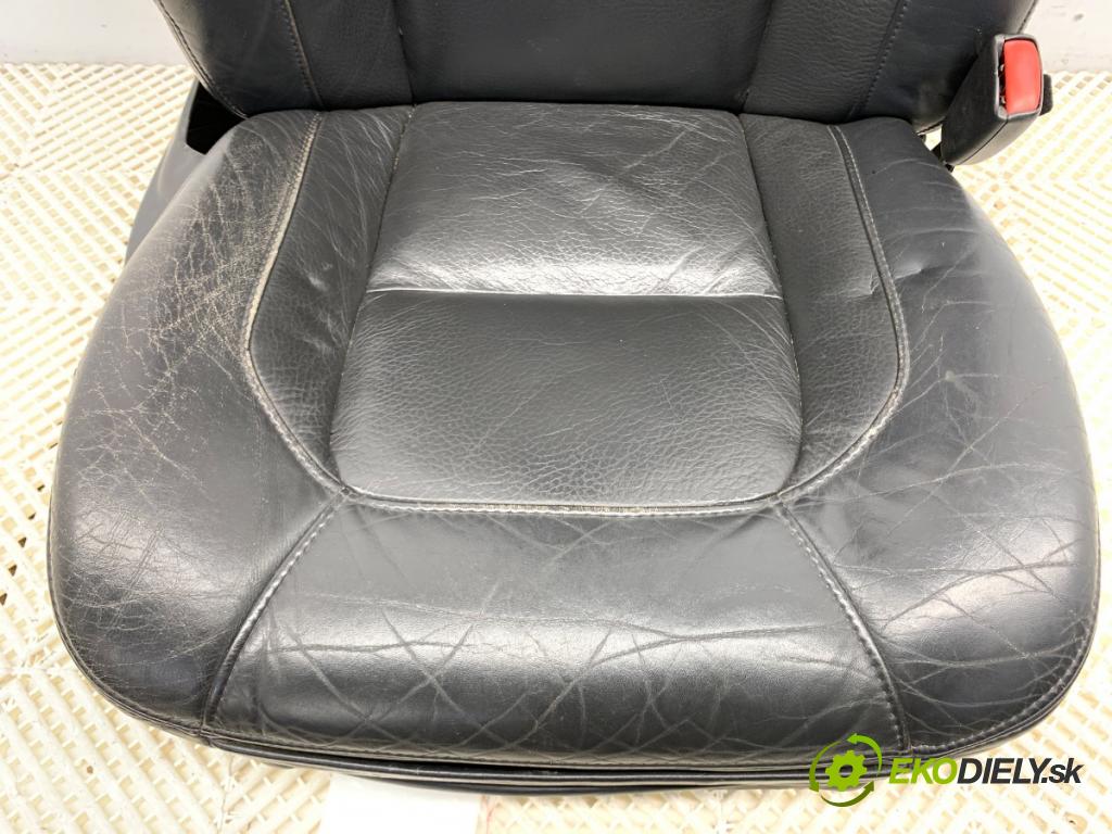 VOLVO V70 III Kombi 2010 170 kW 2.5 T 2521 Sedadlo pravy predný