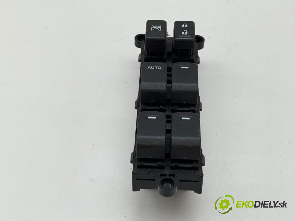 SUZUKI SX4 liftback 2019 103 kW 1.4 T (AKK 414) 1373 Prepínač okien  (Prepínacie páčky pod volantom)
