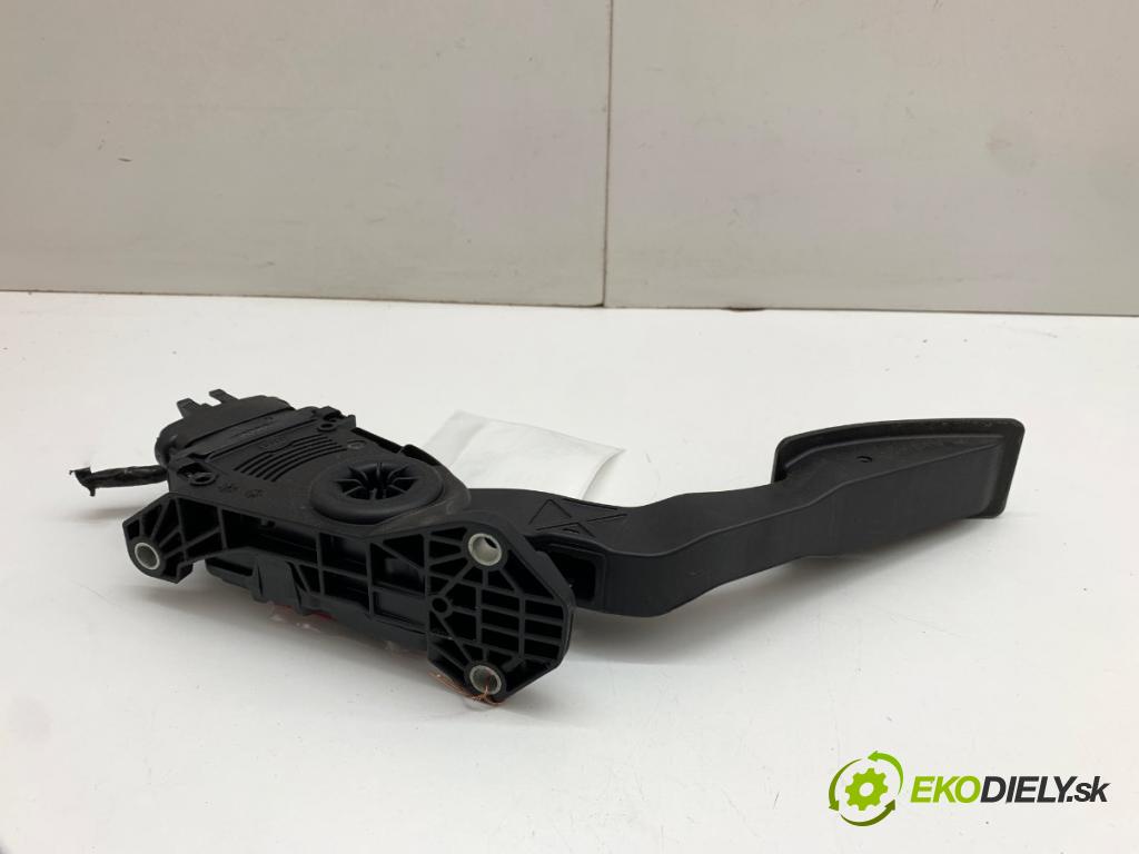 SUZUKI SX4 liftback 2019 103 kW 1.4 T (AKK 414) 1373 potenciometr plynového pedálu 49400-68L51 (Potenciometr plynového pedálu)