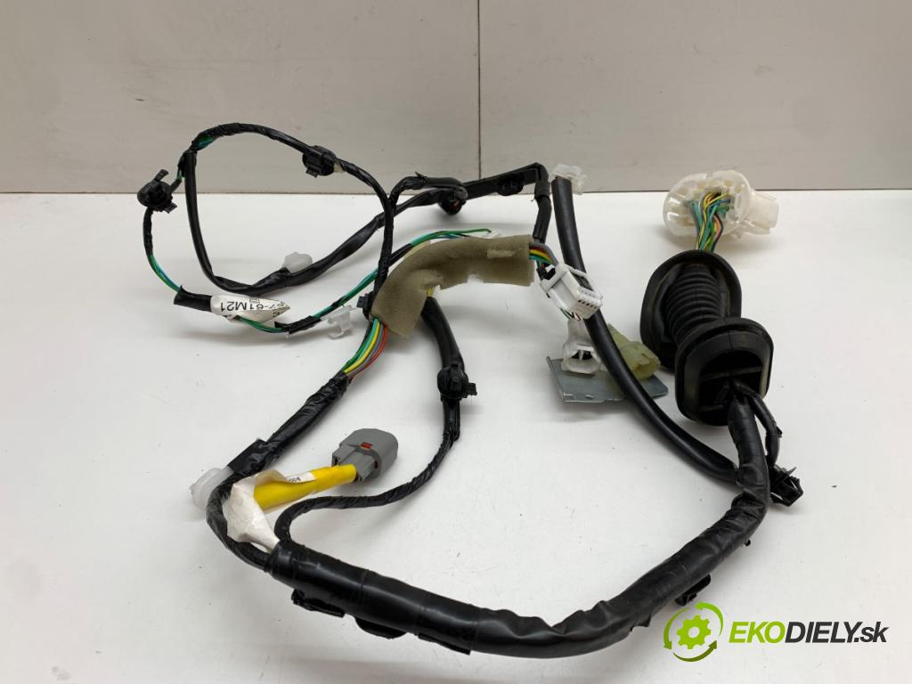 SUZUKI SX4 liftback 2019 103 kW 1.4 T (AKK 414) 1373 káblovačka dveře přední část pravý 36757-61M21