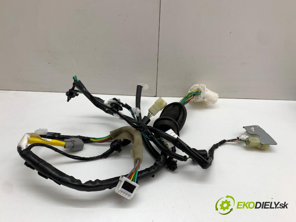 SUZUKI SX4 liftback 2019 103 kW 1.4 T (AKK 414) 1373 Káblovačka Dvere predný pravy 36757-61M21
