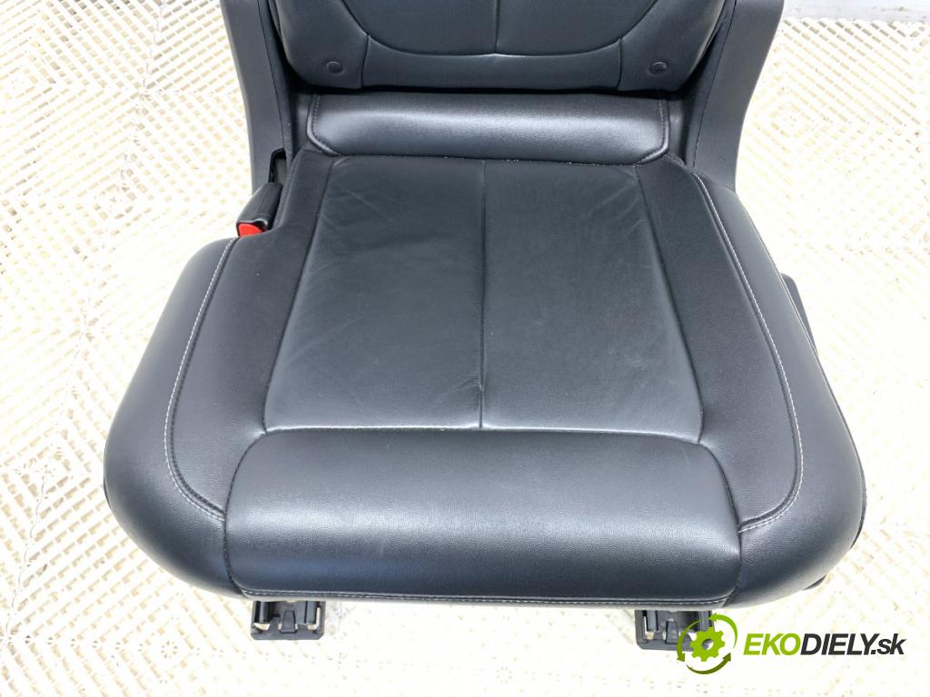 JEEP GRAND CHEROKEE WL SUV 2021 210 kW 3.6 4WD 3604 Sedadlo zad ľavy druhý rad