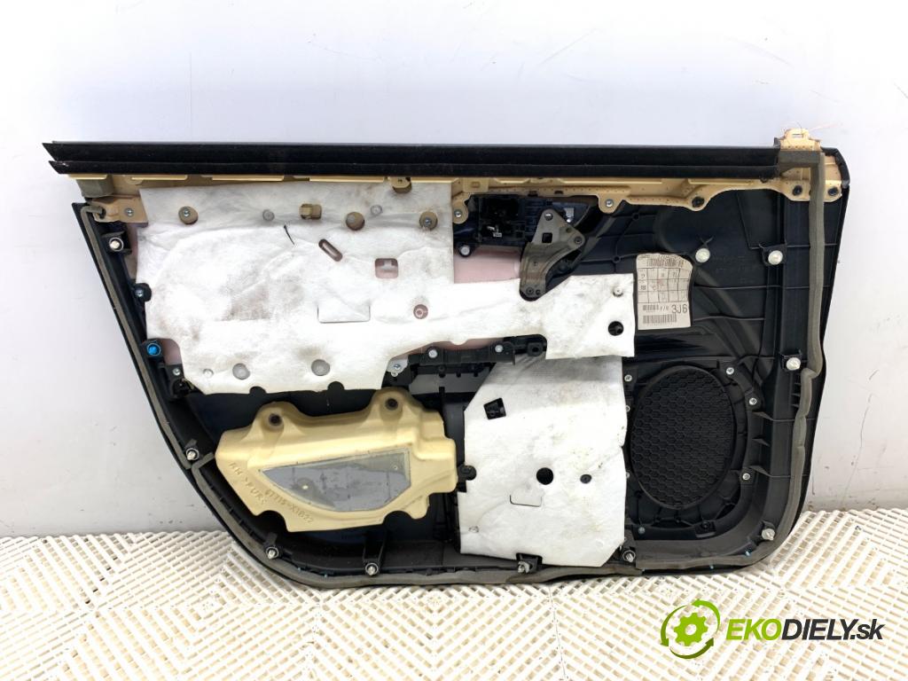 LEXUS CT liftback 2020 100 kW 200h (ZWA10_) 1798 ča dveře pravý přední část