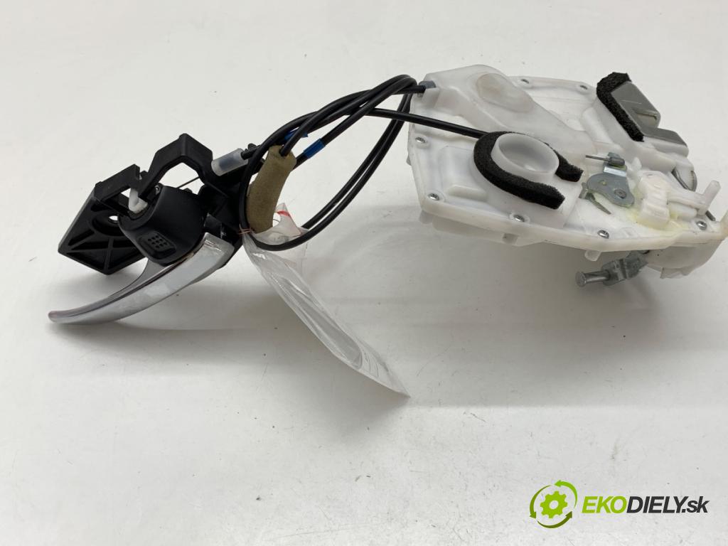 SUZUKI SX4 liftback 2019 103 kW 1.4 T (AKK 414) 1373 zámok dveře pravý zadní část klika vnitřní 82301-61MA2