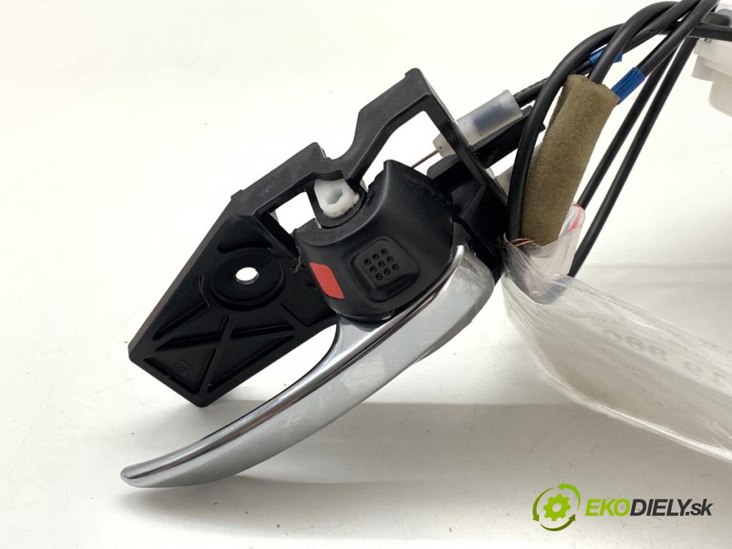 SUZUKI SX4 liftback 2019 103 kW 1.4 T (AKK 414) 1373 zámok dveře pravý zadní část klika vnitřní 82301-61MA2