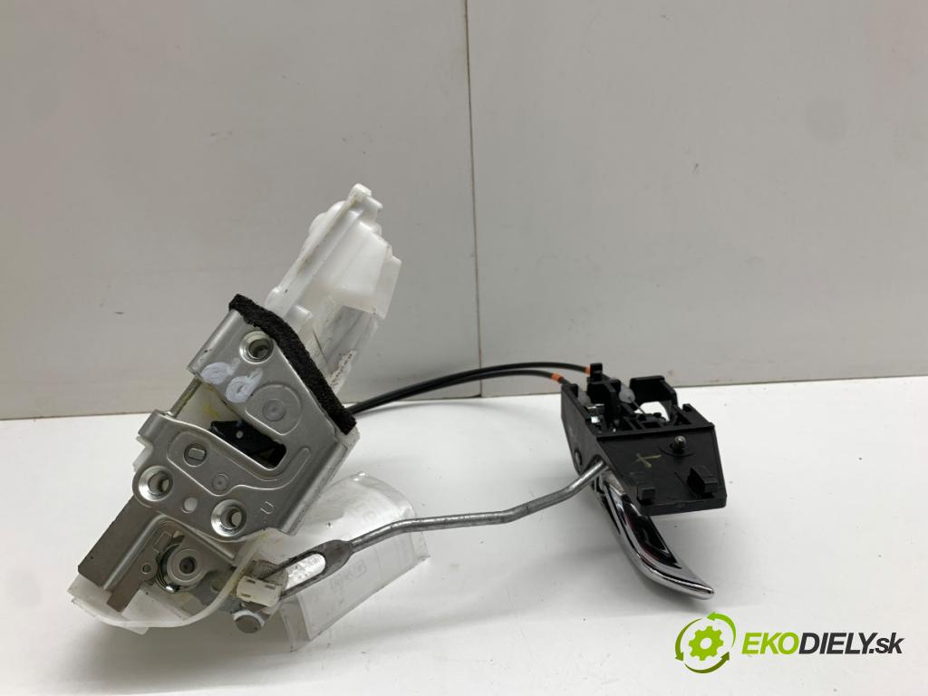 SUZUKI SX4 liftback 2019 103 kW 1.4 T (AKK 414) 1373 zámok dveře pravý přední část klika vnitřní 82201-61MA2