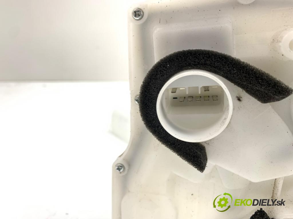 SUZUKI SX4 liftback 2019 103 kW 1.4 T (AKK 414) 1373 zámok dveře levý přední část klika vnitřní 82202-61MA2