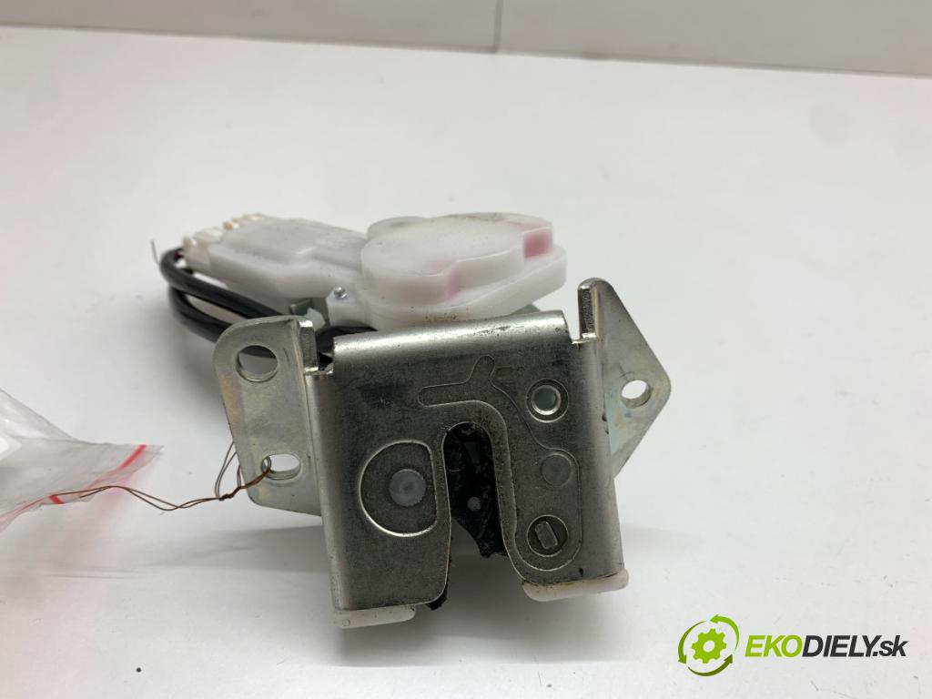 SUZUKI SX4 liftback 2019 103 kW 1.4 T (AKK 414) 1373 zámok dverí zad 