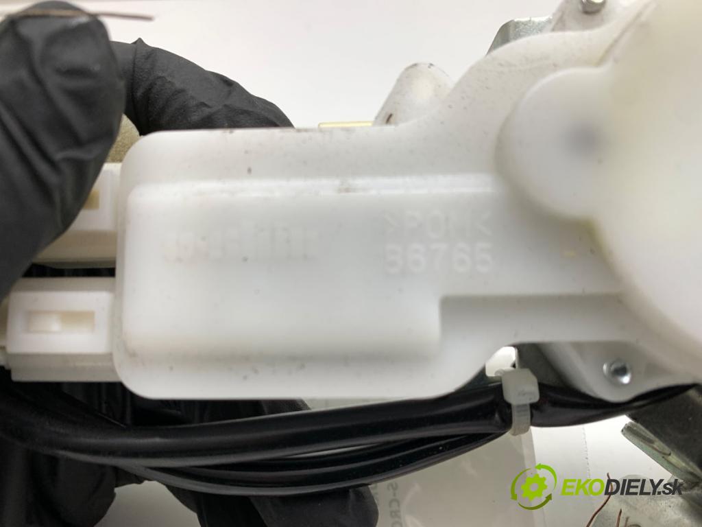 SUZUKI SX4 liftback 2019 103 kW 1.4 T (AKK 414) 1373 zámok dveří zadní část